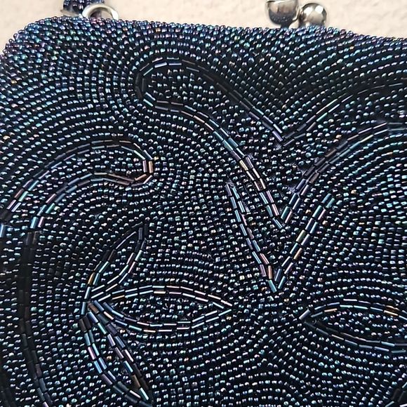 Vintage beaded wristlet clutch in irridescent indigo w crystal clasp - Picture 2 of 7